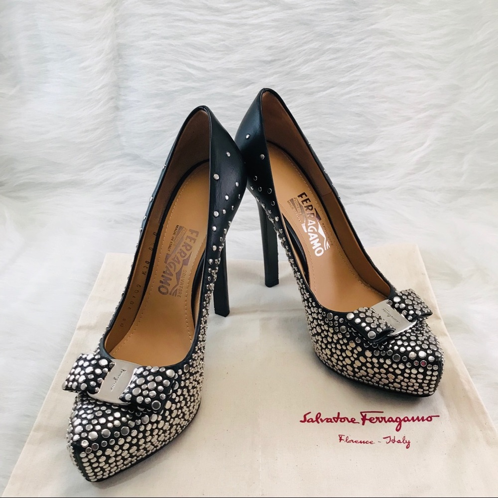 FERRAGAMO Black Silver Sina Louvre Studs Pumps
